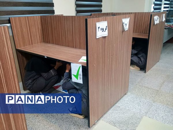 مانور زلزله و ایمنی در مدرسه هوشیار