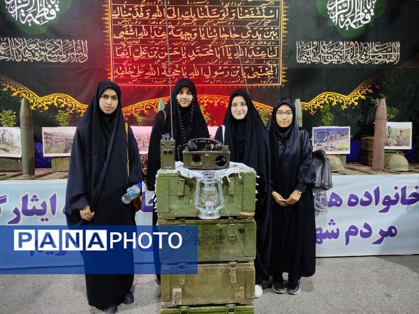 غبارروبی و گلباران مزار شهدای ملارد در رزمایش بزرگ بیت‌المقدس بسیجیان