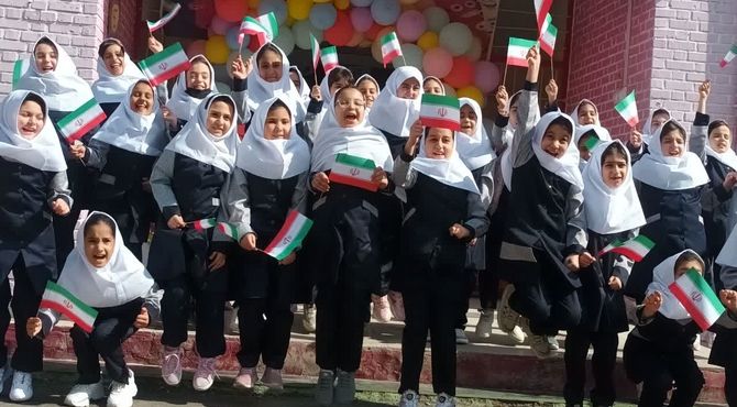 سمفونی مهر و امید در مدرسه نواخته شد