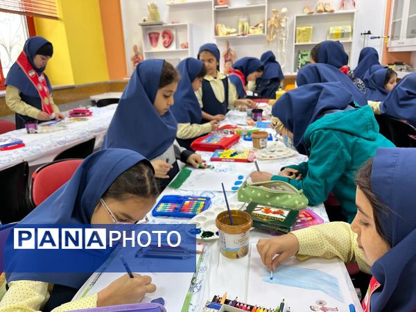 شکوفایی استعدادهای هنری دانش آموزان پایه چهارم دبستان آرمینه مصلی نژاد