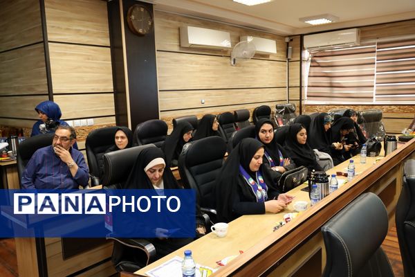 دیدار معاون پرورشی و فرهنگی وزارت آموزش و پرورش با نمایندگان دختر تشکل‌های دانش‌آموزی شیراز
