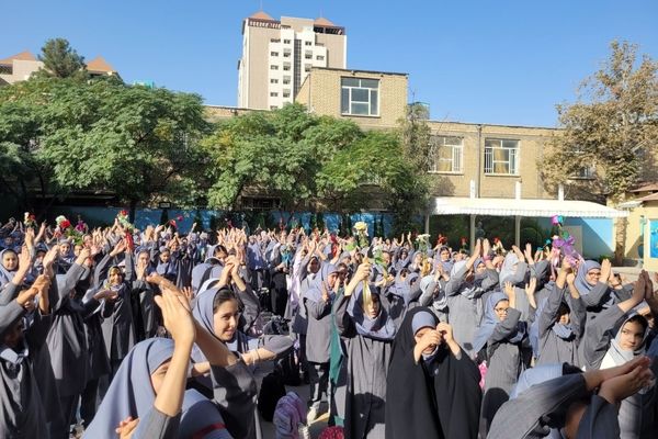 دبستان مصلی نژاد حضرت زینب میزبان مراسم آغاز سال تحصیلی شد