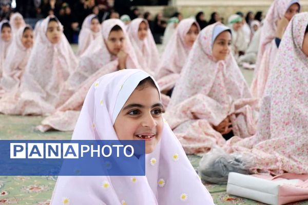  جشن عبادت ۱۵۰۰ دانش‌آموز دختر میبدی در هفته گرامیداشت امور تربیتی و تربیت اسلامی