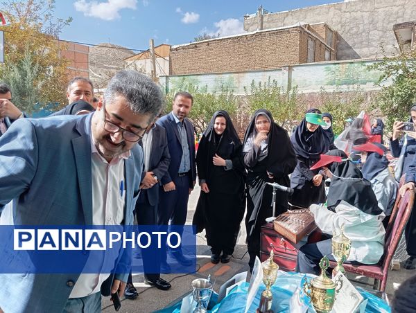 مراسم نمادین هفته تربیت‌بدنی و ورزش در دبیرستان هفده شهریور شهرستان فیروزکوه