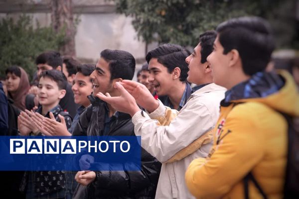صبحگاه دانش‌آموزی در دبیرستان دوره اول شاهد گرگان