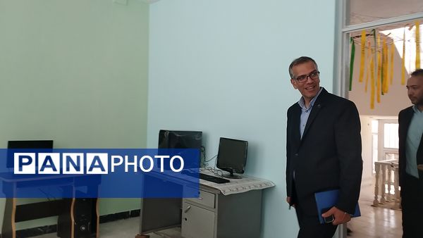 بازدید مسئولین استانی  از دبیرستان فرزانگان