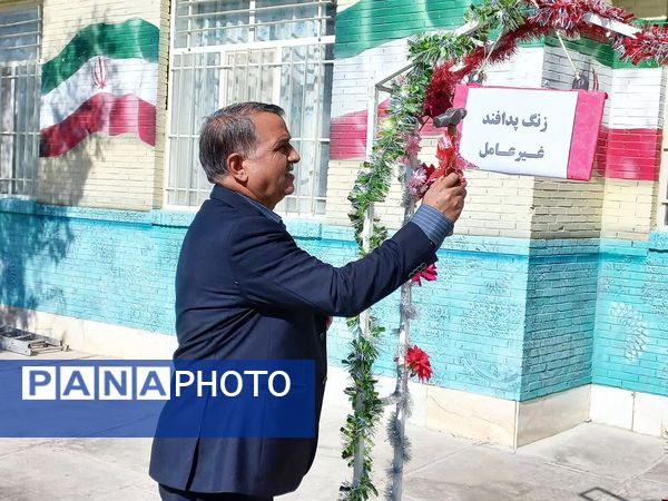 نواخته شدن زنگ پدافند غیرعامل در مدرسه شهید دستغیب مروست