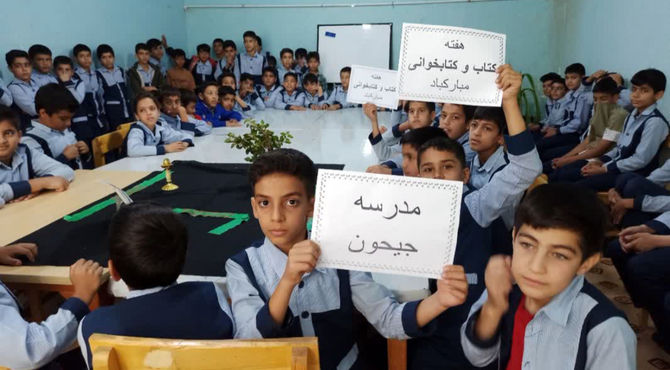 بازدید دانش‌آموزان مدرسه جیحون خاتم از کتابخانه امام‌حسین(ع)