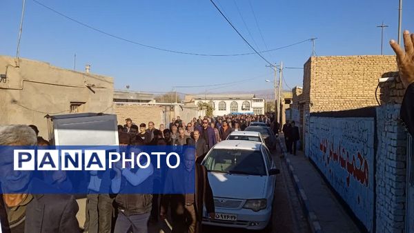 تشییع پیکر و خاکسپاری پدر شهید عجمی فدافن در گلزار شهدای روستای فدافن