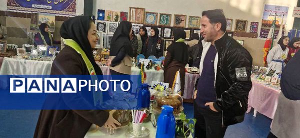افتتاح نمایشگاه دست‌سازه‌های هنرجویان هنرستان‌های محمودآباد 