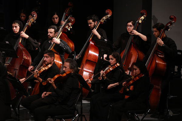 ارکستر سمفونیک تهران به رهبری «پانیذ فریوسفی»