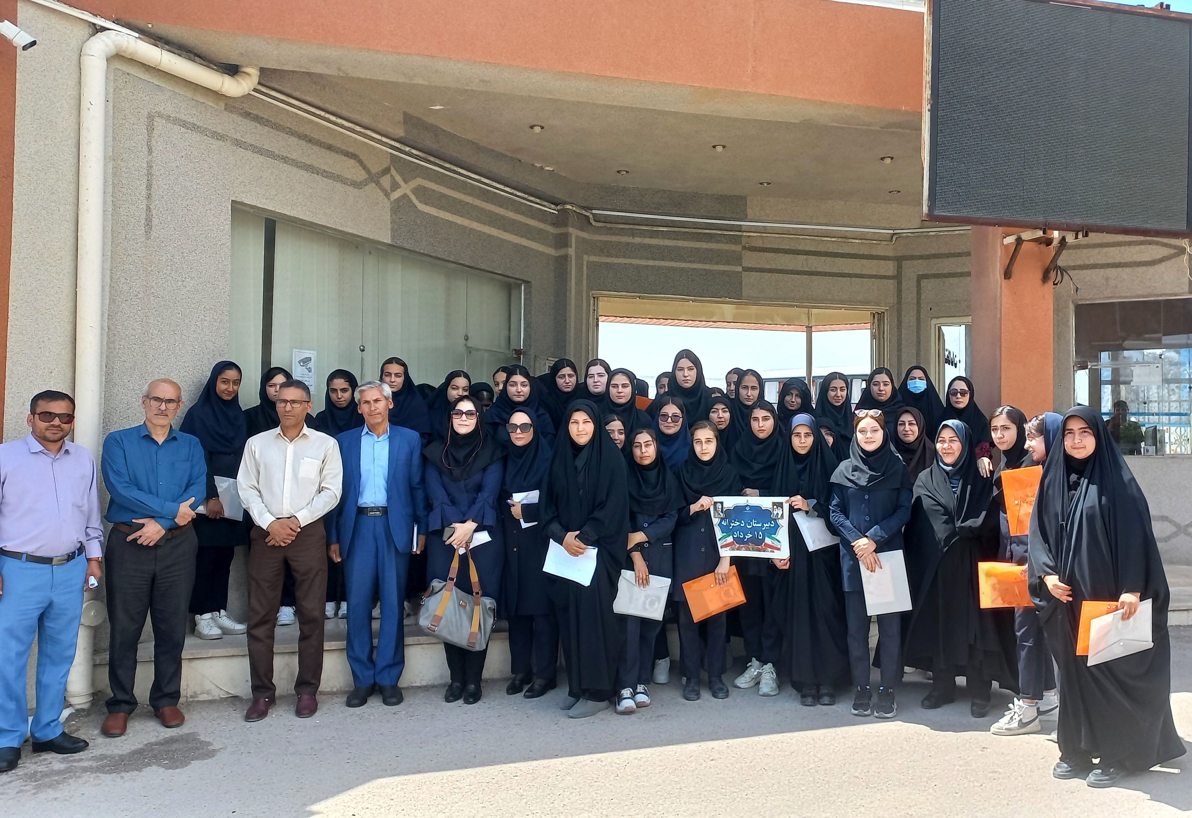 حضور دانش آموزان دبیرستان ۱۵خرداد در اردوی راهیان پیشرفت 