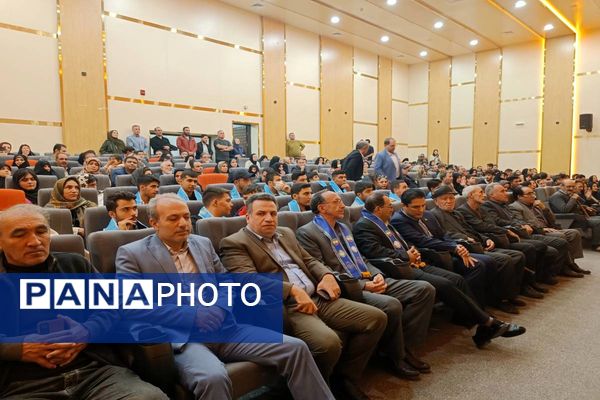 همایش بدرقه‌ دانش‌آموزان منتخب سازمان دانش‌آموزی به عمره‌ مفرده دانش‌آموزی