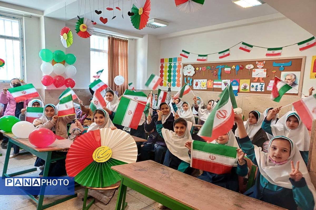 شور و نشاط دانش‌آموزان مدارس منطقه پردیس در جشن‌های دهه فجر انقلاب اسلامی 