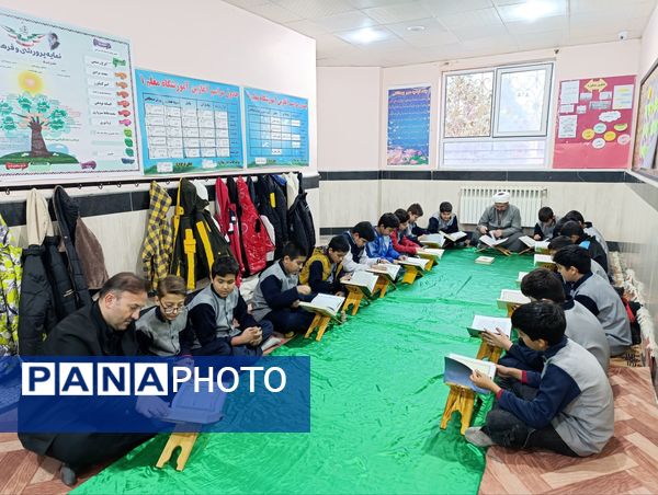 برگزاری نماز جماعت و محفل انس با قرآن در دبستان معلم 2 آشخانه 