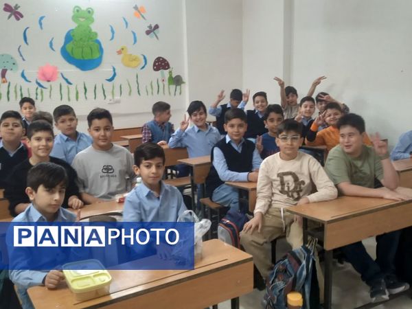 جشن آغاز سال تحصیلی در دبستان مبتکران ناحیه ۷ مشهد
