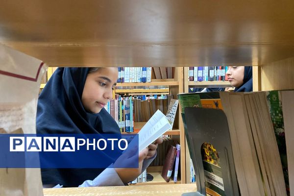 دانش‌آموزان دبیرستان نگین‌دانش ورامین میهمان کتابخانه رازی شدند