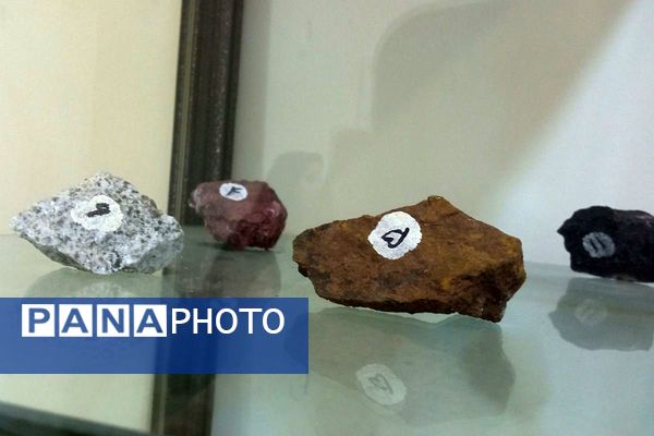 بازدید دانش آموزان دبیرستان حضرت ولیعصر (عج) ناحیه یک ری از پژوهش‌سرای رازی 