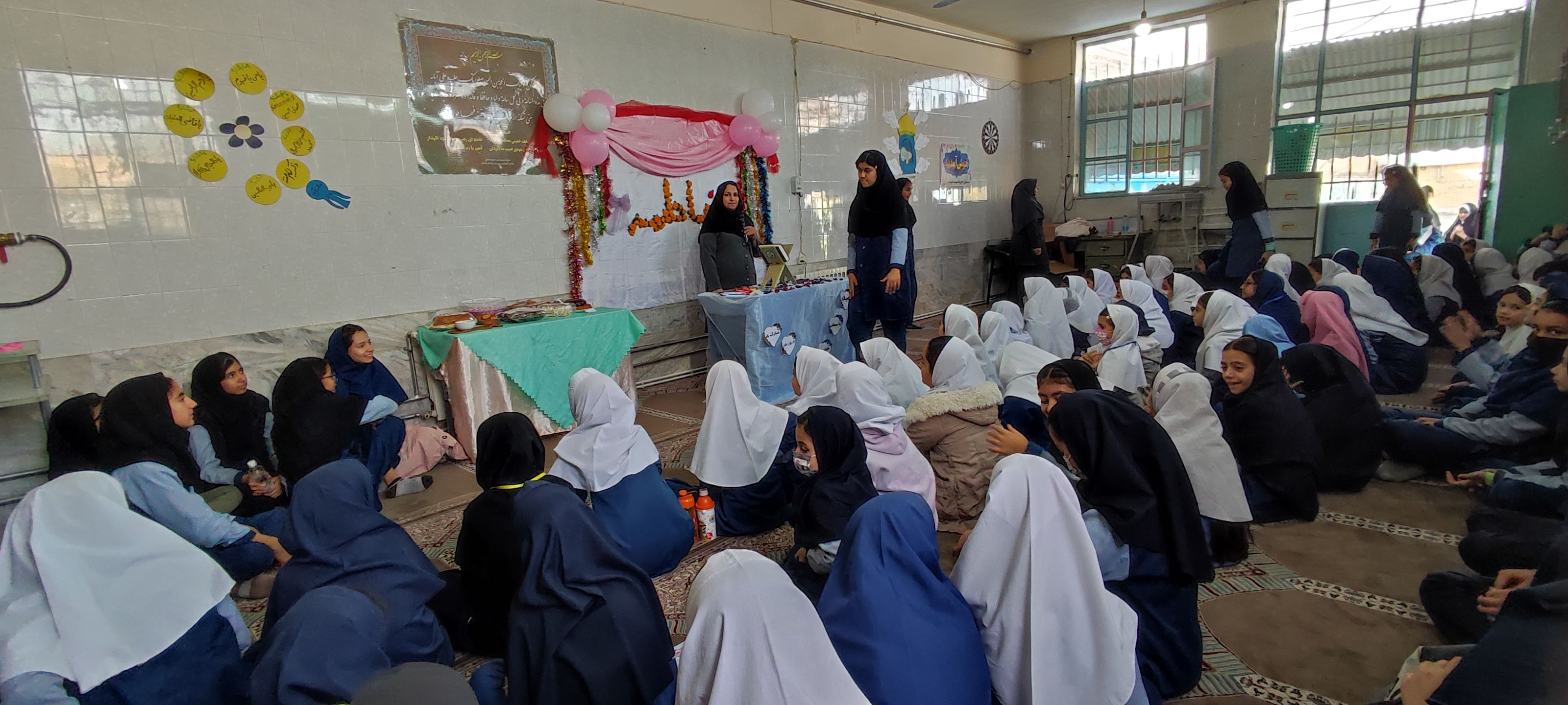 جشن ولادت حضرت فاطمه زهرا (س) و روز مادر در دبستان شهید احمد خاقانی شهرستان شیروان