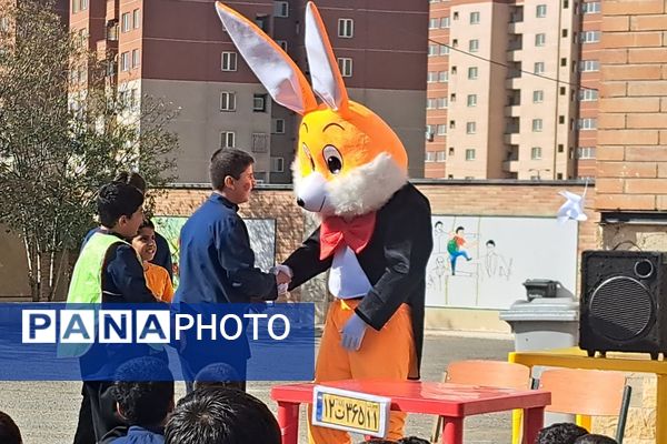 برگزاری مراسم بزرگداشت یاد و خاطره شهدای دانش‌آموز و جشن روز دانش‌آموز در مدارس شهرستان ملارد