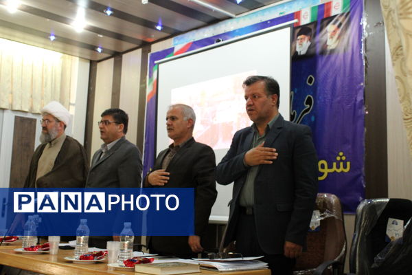 جلسه‌ شورای اداری با حضور استاندار در اداره آموزش‌و‌پرورش شهرستان‌بن 