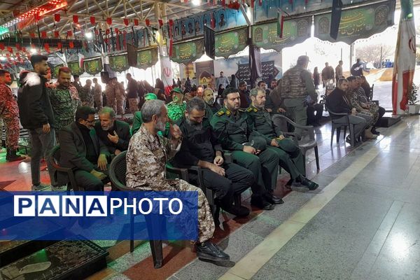 گلباران مزار شهدای ملارد با حضور مسئولان و خانواده‌های معظم شهدا 