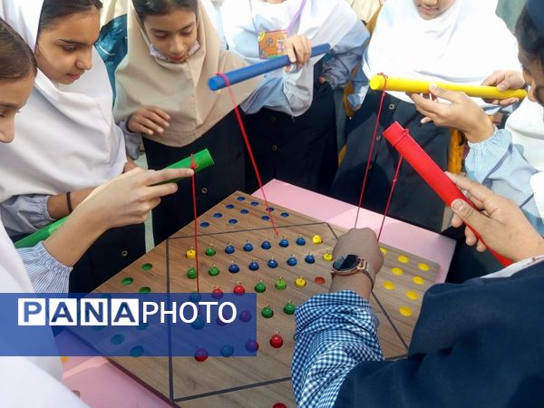 بازارچه کتاب در دبستان سمیه