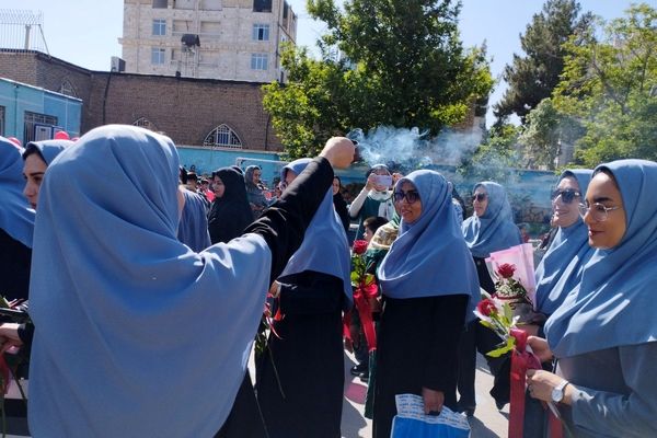 برگزاری جشن و تقدیر از معلمان در دبستان امامت یک