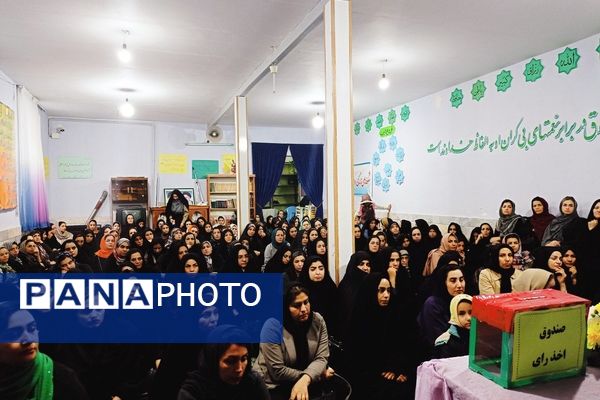 اولین جلسه انجمن اولیا دبستان سمیه کاشمر