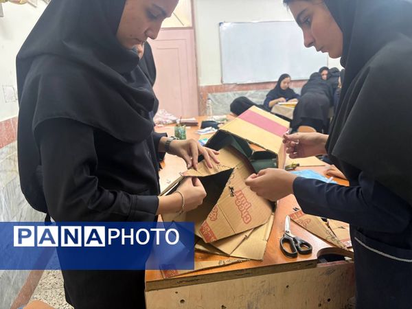 فضاسازی نمادین هنرستان تلاش با مشارکت دانش‌آموزان در آستانه ۱۳ آبان