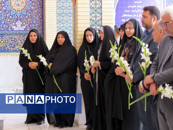 گلباران مزار شهدای دانش‌آموز و معلم در بجنورد