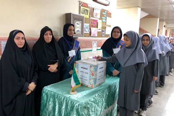 برگزاری انتخابات همیار مشاور در آموزشگاه شاهد نجمه ناحیه دو شهرری 