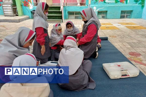 مانور سراسری زلزله و ایمنی با شعار "مدرسه ایمن، جامعه تاب‌آور" در مدرسه سارا شهرستان ملارد