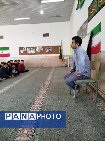 کارگاه آموزشی هدایت تحصیلی و مهارت‌های زندگی در خاتم 