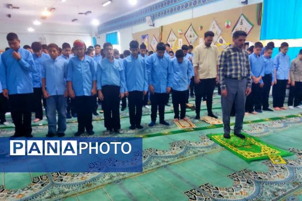 اولین نمازجماعت مدرسه امین بکایی ناحیه ۴شیراز 
