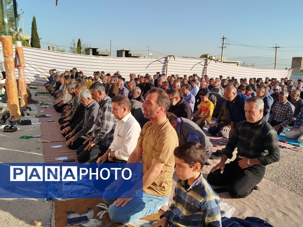 نماز عید فطر ۱۴۰۴ در روستای ظفرآباد شیراز اقامه شد