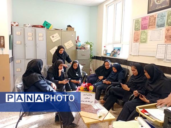 آزمون غربالگری پایه نهم در دبیرستان مادرمهربان خلیل آباد