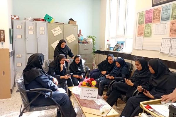 آزمون غربالگری پایه نهم در دبیرستان مادرمهربان خلیل آباد