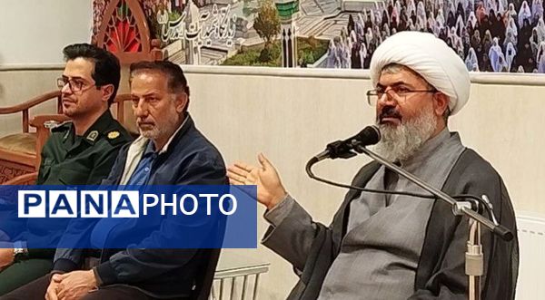 دیدار فرماندهان بسیج دانش آموزی مدارس کاشمر با امام‌ جمعه شهرستان