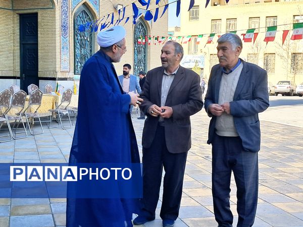 برپایی میز خدمت در نمازجمعه ملارد؛ حل سریع مشکلات مردم در حاشیه نمازجمعه
