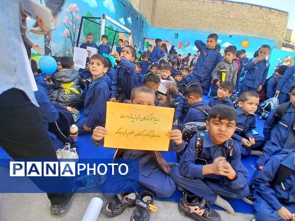 اردوی درون مدرسه‌ای به‌مناسبت روز جهانی کودک 