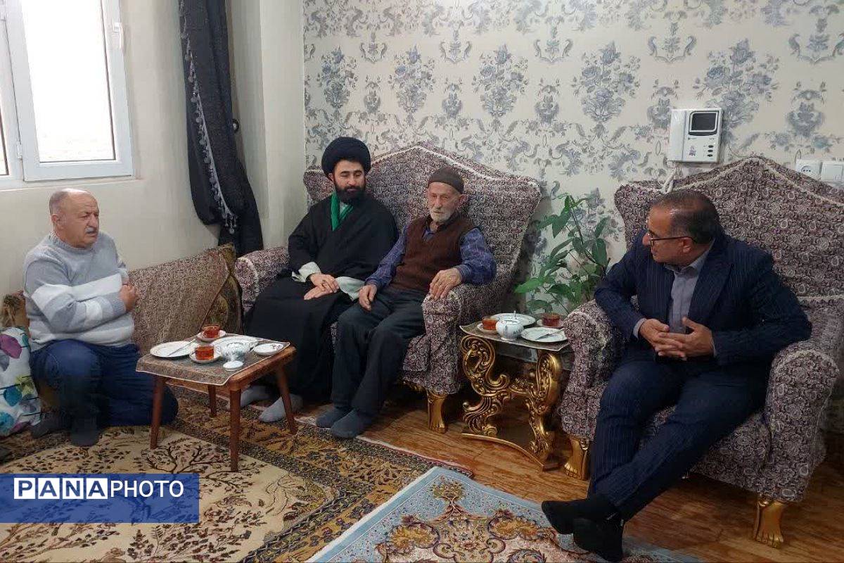 دیدار فرماندار فیروزکوه با خانواده‌های شهدا