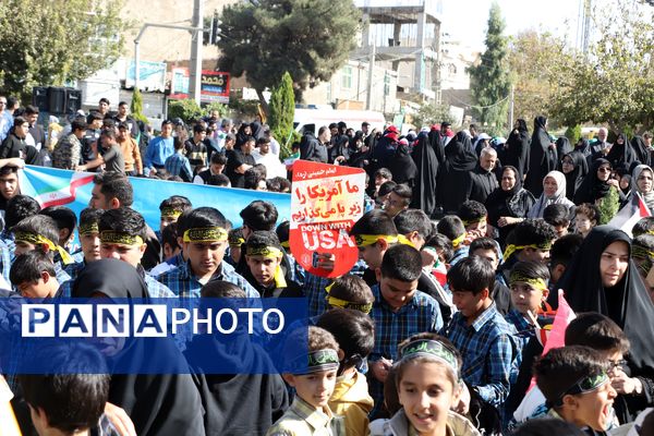 فریاد استکبار ستیزی از ورامین طنین انداز شد