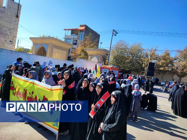 طنین شعارهای ضد استکباری در شاندیز