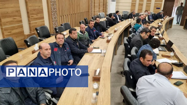 بررسی مسائل جامعه کار و تولید در نشست ویژه تشکل‌های کارگری با فرماندار اراک