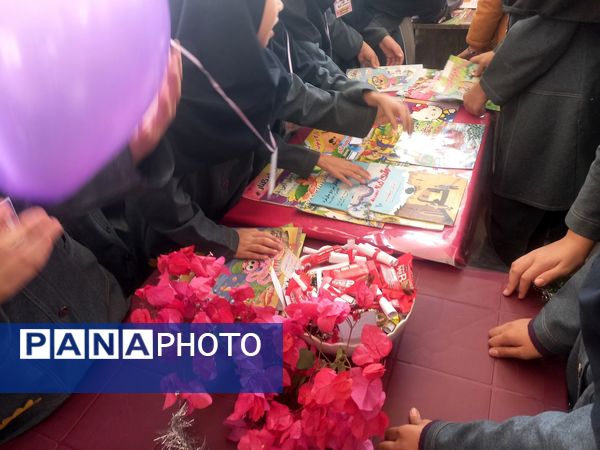 جشن هفته  کتاب خوانی در دبستان فرهنگ فرازمند