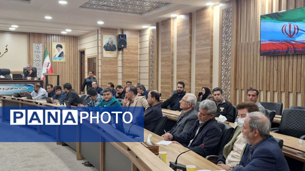 بررسی مسائل جامعه کار و تولید در نشست ویژه تشکل‌های کارگری با فرماندار اراک