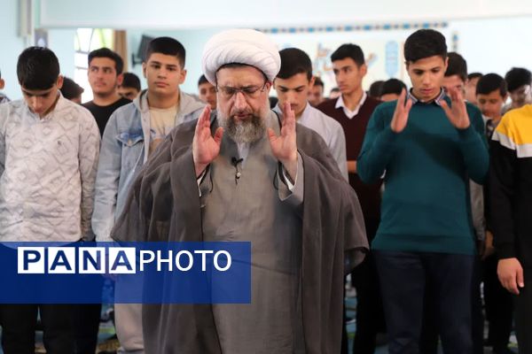 آیین نواخته شدن زنگ نماز در مدارس آذربایجان شرقی با حضور معاون آموزش متوسطه وزارت آموزش و پرورش