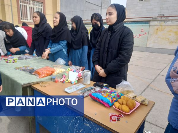 بازارچه درون مدرسه‌ای در مدرسه فاطمیه شهرستان شیروان