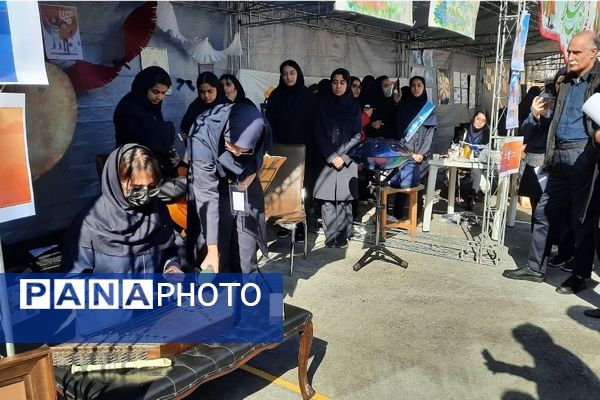 اولین نمایشگاه ماها در دبیرستان فرزانگان ۲ دوره دوم ناحیه ۷ مشهد